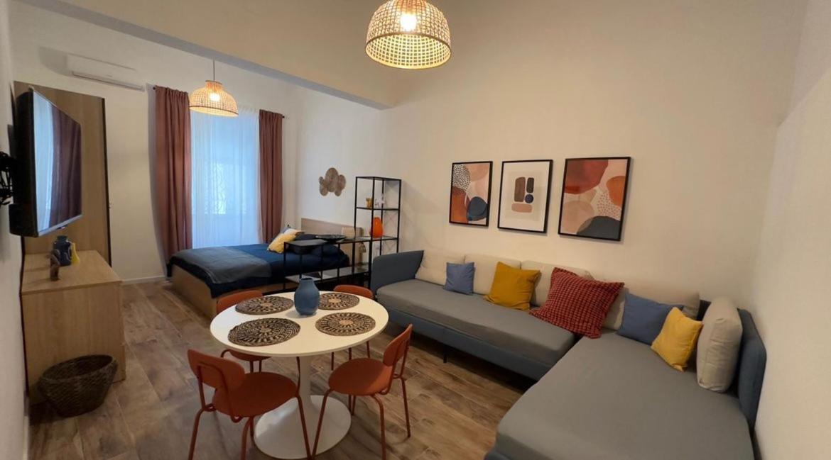 Etna Charme Apartment カターニア エクステリア 写真